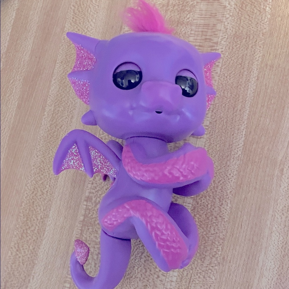 WowWee Fingerlings interactive Dragon